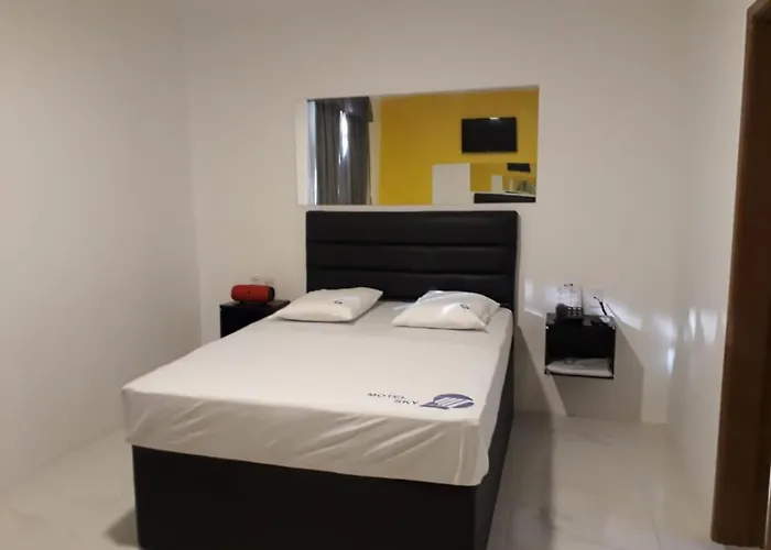 Motel Sky (Adults Only)